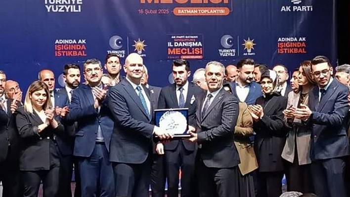 Batman'da CHP'den istifa eden 514 kişi AK Parti'ye katıldı