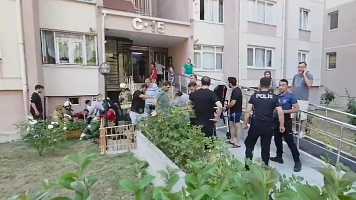 Bina tahliye edildi, dört kişi hastaneye kaldırıldı