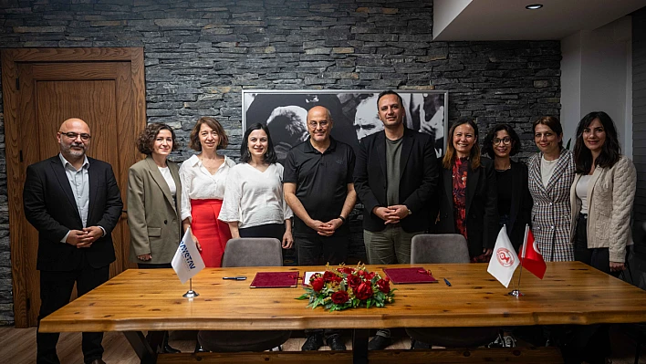 Bornova'da kadınlar ve çocuklar için güçlü iş birliği: Bornova Belediyesi ve BAYETAV protokol imzaladı