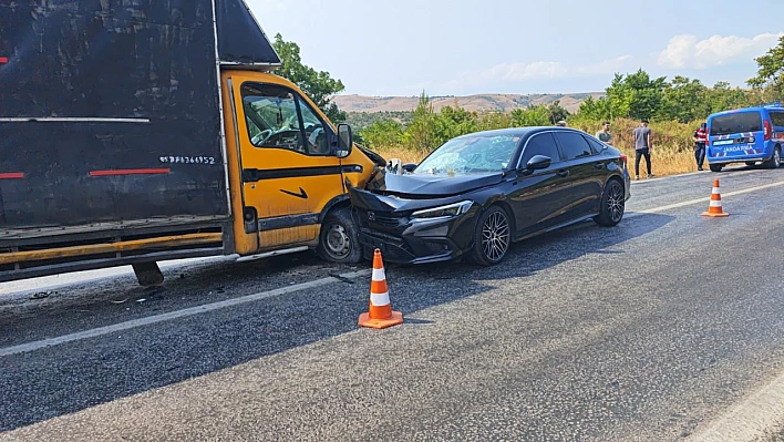 Bursa İnegöl'de kafa kafaya kaza: 6 yaralı