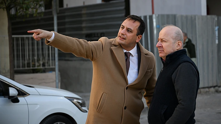 Caddedeki düzensiz taşıt parklarına refüjlü önlem