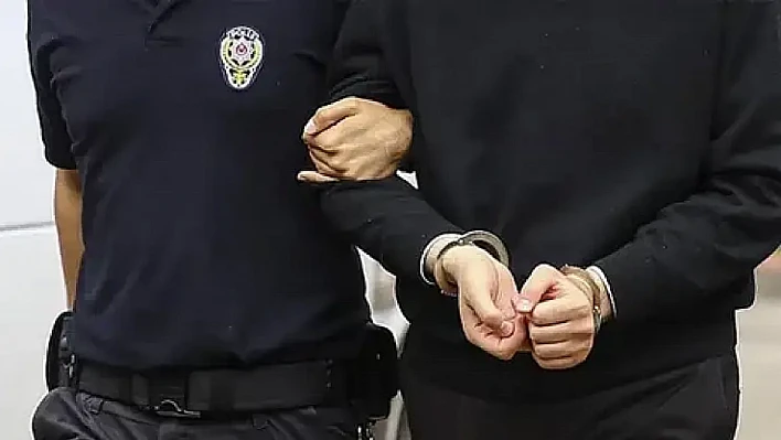 Cami soyarken suçüstü yakalandılar