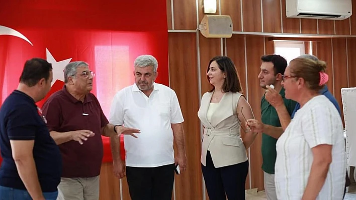 CHP İzmir İl Yönetimi Kiraz'da bir araya geldi