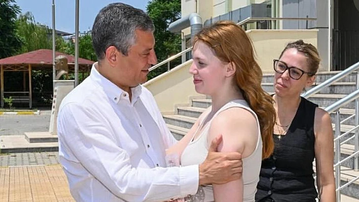 CHP lideri Özgür Özel, Ferdi'nin kızı Nehir'in başarısını paylaştı