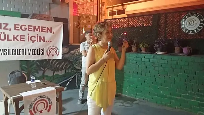 Çiğli'de Cumhuriyet için buluşma: 'Yurtta sulh, cihanda sulh' ilkesi savunuldu