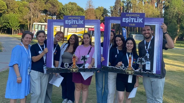 Çocuklar, gençler ve kadınlar 94. İEF'de dolu dolu bir gün yaşıyor