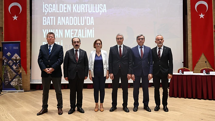 DEÜ'den anlamlı panel: 'Batı Anadolu'da Yunan Mezalimi' belgelerle anlatıldı