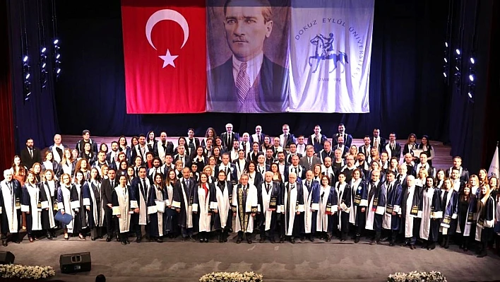 Dokuz Eylül Üniversitesi'nde akademisyenler için tören