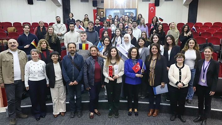 Dokuz Eylül Üniversitesi'ne 37 Erasmus öğrencisi geldi