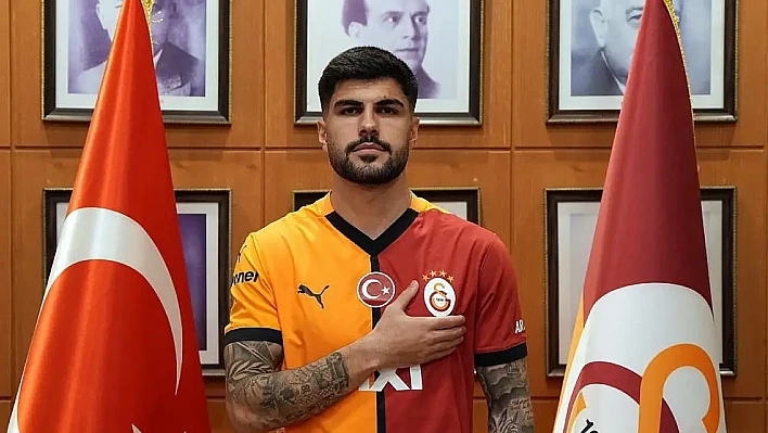Eren Elmalı Galatasaray formasıyla ilk pozunu verdi