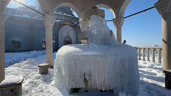 Erzurum'da Şadırvanlar ve Çeşmeler Buz Tuttu