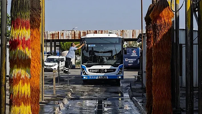 ESHOT, otobüs yıkamada bin 100 hanenin su tüketimi kadar tasarruf sağlıyor