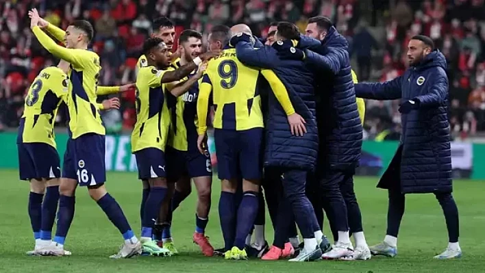 Fenerbahçe'den Kritik Galibiyet! Kanarya, Slavia Prag'ı 2-1 Mağlup Etti