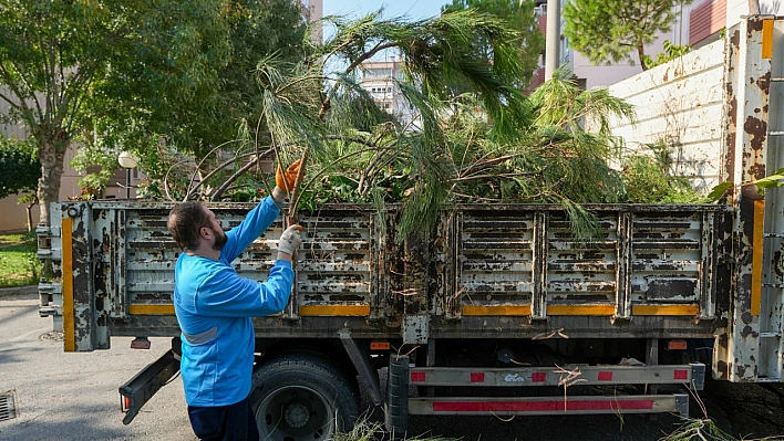 Gaziemir Belediyesi'nden temiz kent uygulaması: Bahçe atıkları randevulu sistemle toplanıyor