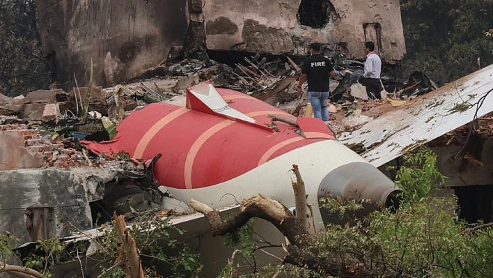 Hindistan'da 270 kişinin öldüğü Air India uçak kazasında ön rapor tamamlandı