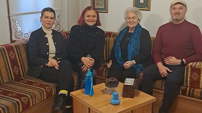 Hz. Mevlana'nın 22. kuşak torunu Esin Çelebi Bayru, Hayatın Sesi programına konuk oldu