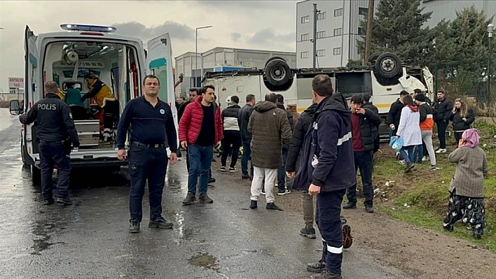 İşçi midibüsü devrildi: 25 kişi yaralandı!