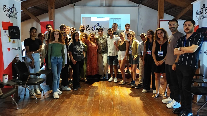 İsveç Milletvekili Daniel Velasquez Castro, gençlerle 'Başka bir siyaset okulunda buluştu'