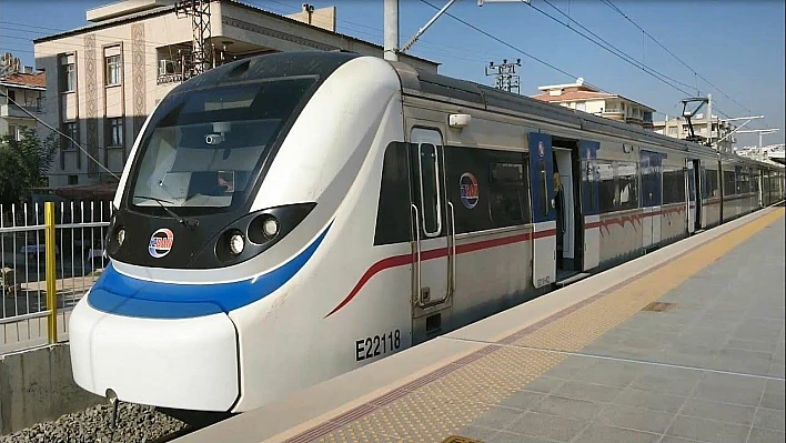 İZBAN'ın Raylarına Atlayarak Canına Kıydı!