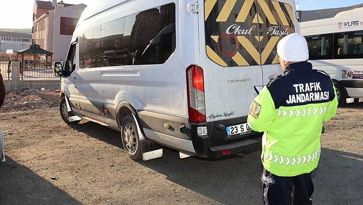 İzmir'de korsan servis araçları trafikten men edildi