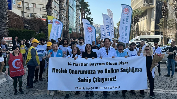 İzmir'de sağlık çalışanlarından 'Sağlık Sistemi Çöküyor' uyarısı