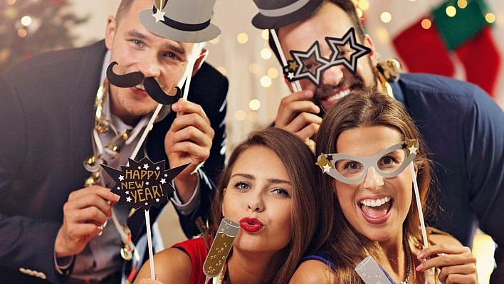 İzmir'de Yılbaşı Programları: Hangi Sanatçı Nerede Sahne Alacak?