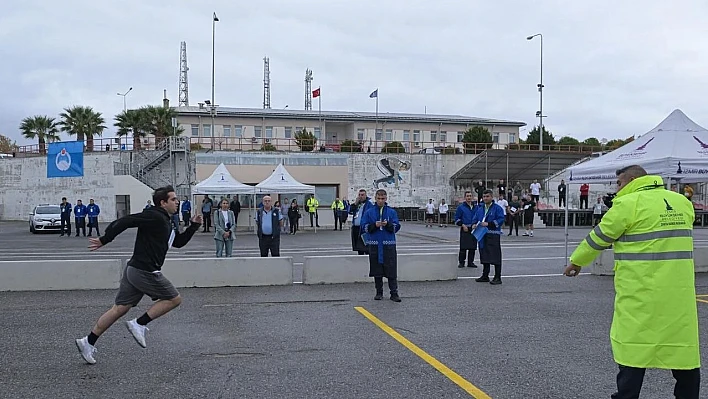 İzmir'de zabıta olmak için kıyasıya tarış: 50 memur alımı için sınav maratonu