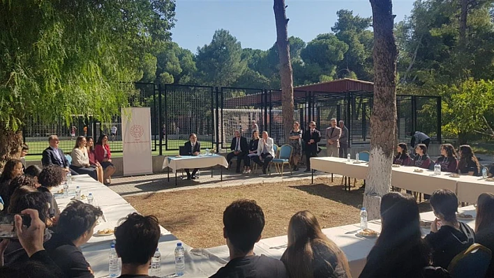 İzmir Fen Lisesi Gençlik Söyleşileri'ne Ev Sahipliği Yaptı