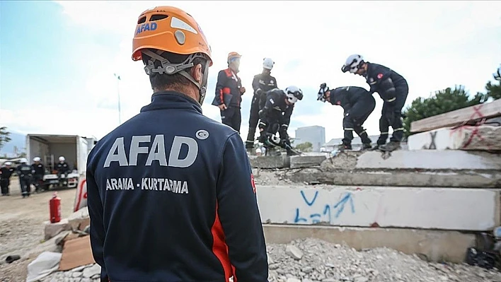İzmir için deprem seferberliği: AFAD'dan acil müdahale ekibi gönderildi