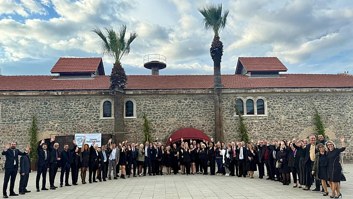 İzmir İnisiyatifi yeni hedefleriyle genel kurulunu gerçekleştirdi