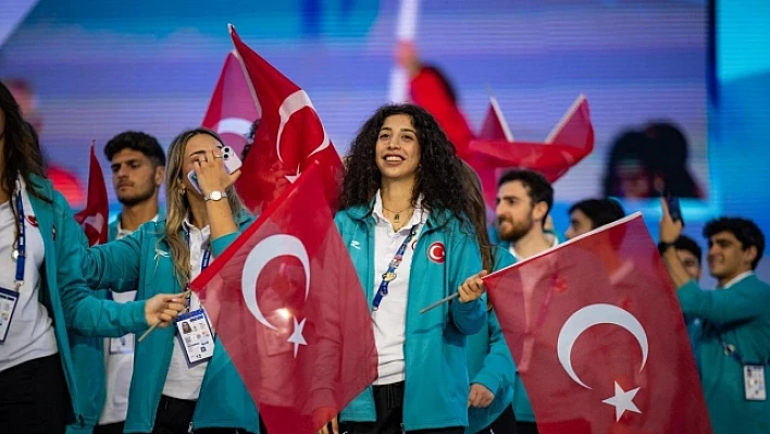 İzmirli beş sporcu, Ay-Yıldız için ter döküyor