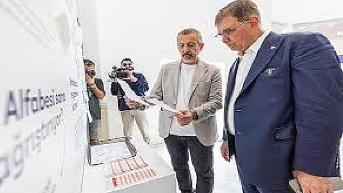 İZPA'nın 'İz'in peşinde şehrin içinde' sergisi basınla buluştu