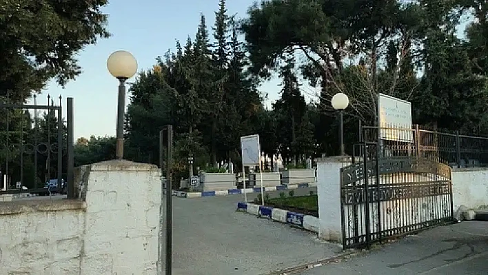 Karabağlar mezarlığı'nda yangın korkuttu