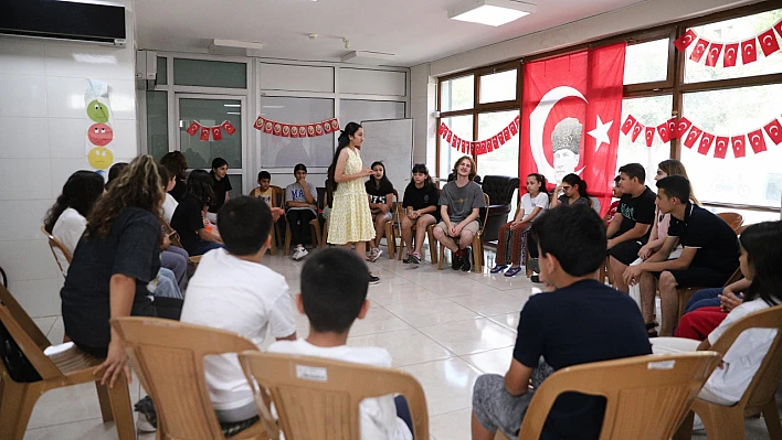 Konak'ta İngilizce konuşma kulüplerinin kapsamı genişletildi