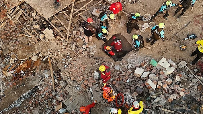 Konya'da enkaz altından 2 cansız beden çıkarıldı