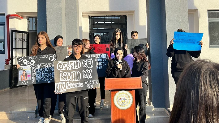 Lise Öğrencilerinden Kadına Şiddete Tepki