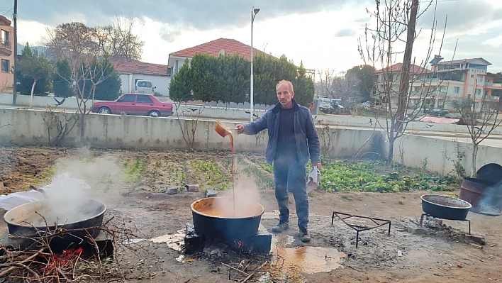 Manisa Sarıgöl'de Üzümler Pekmeze Dönüştü
