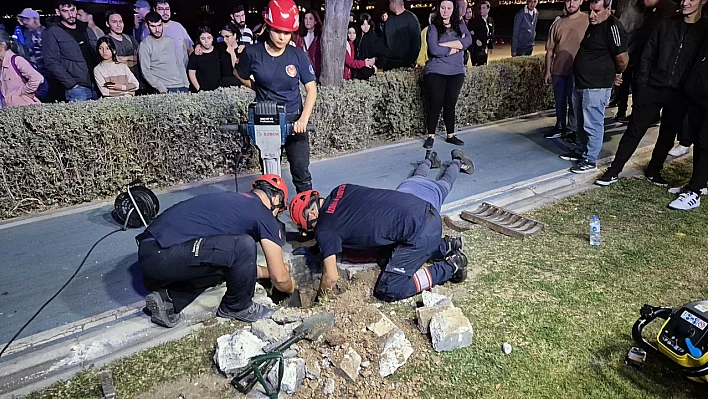 Mazgala düşen kayıp köpek ve yangında mahsur kalan kediler itfaiyenin müdahalesiyle kurtarıldı