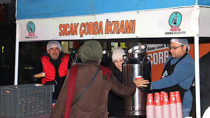 Ödemiş'te Soğuk Günlerde Sıcak Çorba İkramı