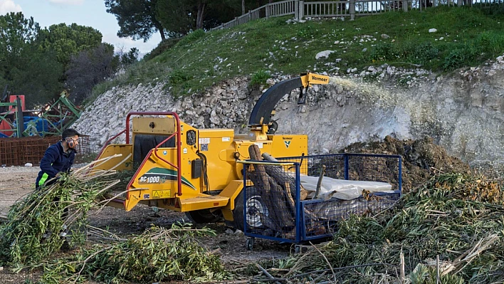 Parklardaki atıklar doğaya kazandırılıyor