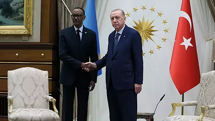 Ruanda Cumhurbaşkanı resmi törenle karşılandı