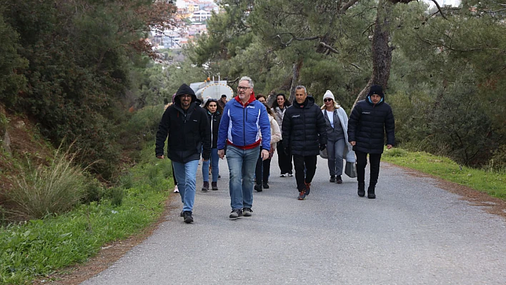 Sağlıklı yaş alma için eğitim ve doğa yürüyüşü