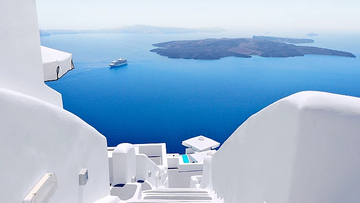Santorini'de OHAL ilan edildi!