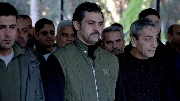 Şarkıcı Bayhan'ın Babası Hayatını Kaybetti