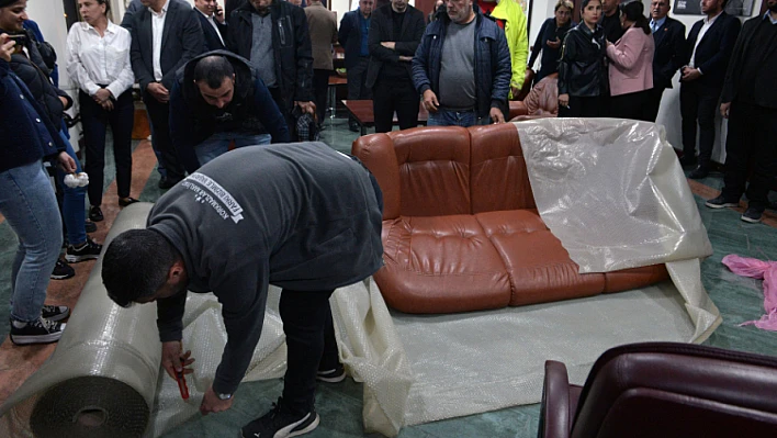 Seyhan Belediyesi'ne haciz şoku!