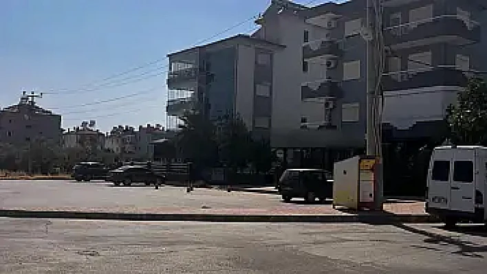 Süleyman Demirel Mahallesi'nde durak sorunu: 'Sıcağın altında beklemek zorunda kalıyoruz'