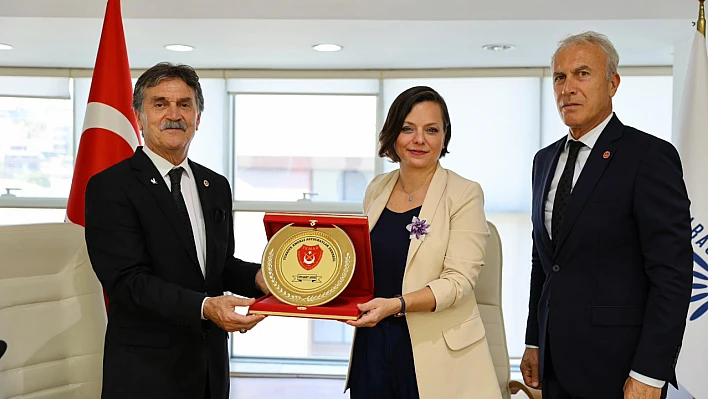 TEMAD'dan Başkan Helil Kınay'a Onursal üyelik beratı