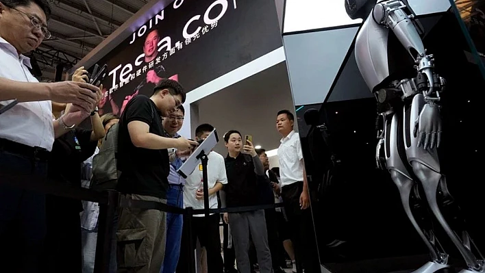Tesla'nın İnsansı Robotu Tanıtıldı