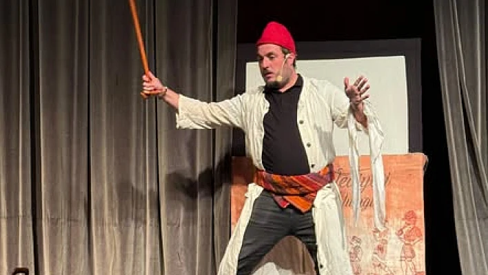 Tire Belediyesi oda tiyatrosu Salihli'de çocuklarla buluştu