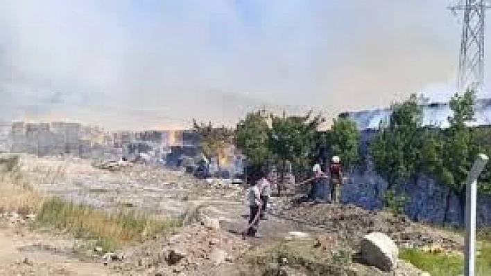 Torbalı'da Kağıt Fabrikasında korkutan yangın